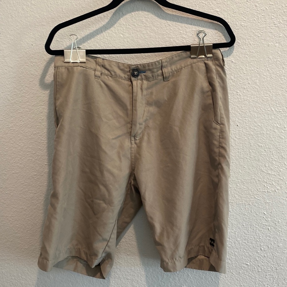Billabong size 32 submersible mens shorts. Casual wear or go in the water
